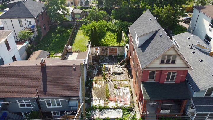 Property Photo:  186 John Street N  ON L8L 4P2 