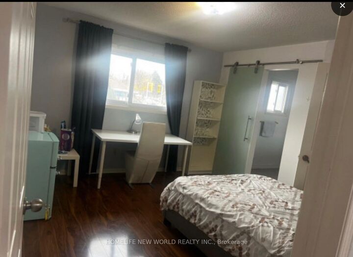 Property Photo:  3361 Sanderling Crescent Master Bedroom  ON L5L 3P3 