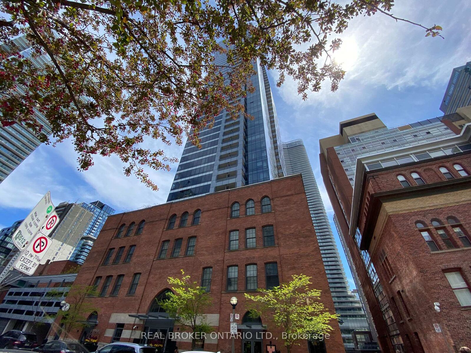 Property Photo: 5 St. Joseph Street 3906 ON M4Y 0B6