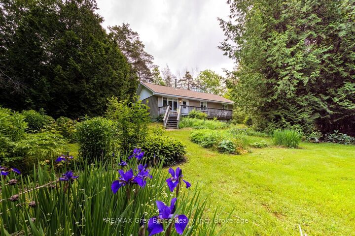 550 Huron Road N — photo 1