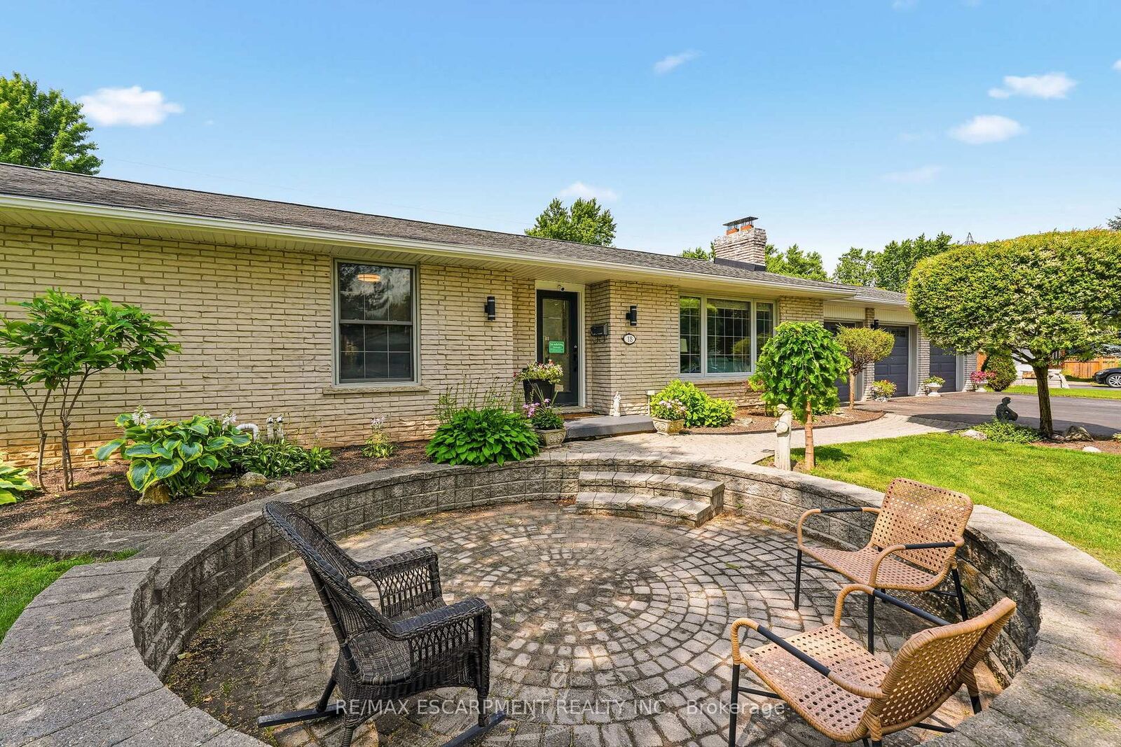 Property Photo: 18 Fireside Drive ON L8N 2Z7