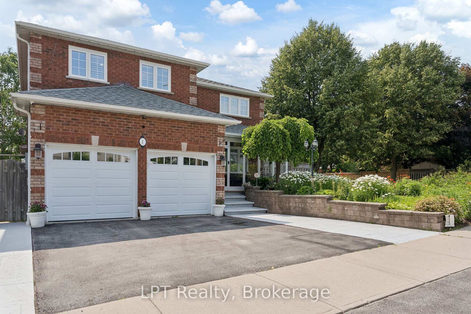 Property Photo:  1 Mayfield Crescent  ON L1N 8P3 