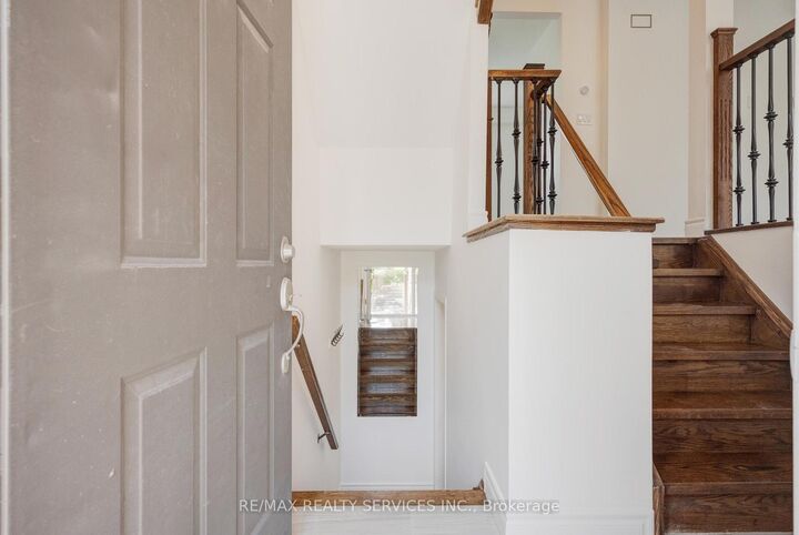 Property Photo:  7155 Magistrate Terrace 15  ON L5W 1Y9 