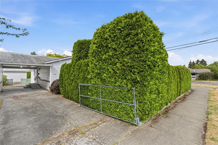 Property Photo: 1040 5th Ave BC V9G 1A2