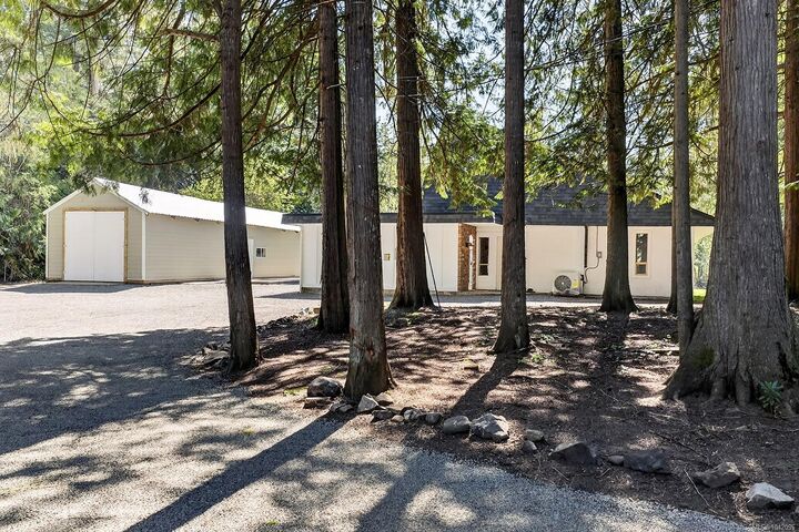 Property Photo:  400 Manse Rd  BC V9Y 2B2 