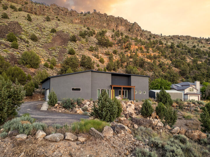 Property Photo: 153 S Stagecoach Dr UT 84782