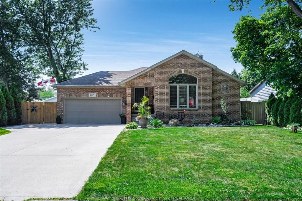Photo de la propriété:  895 Malott Avenue  ON N9Y 3C3 