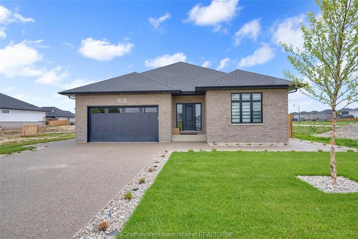 211 Rosewood Crescent — photo 1