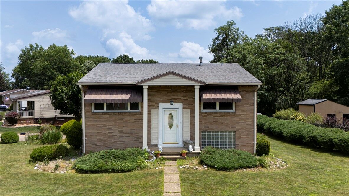 Property Photo: 105 Mt. Pleasant Blvd. PA 15642