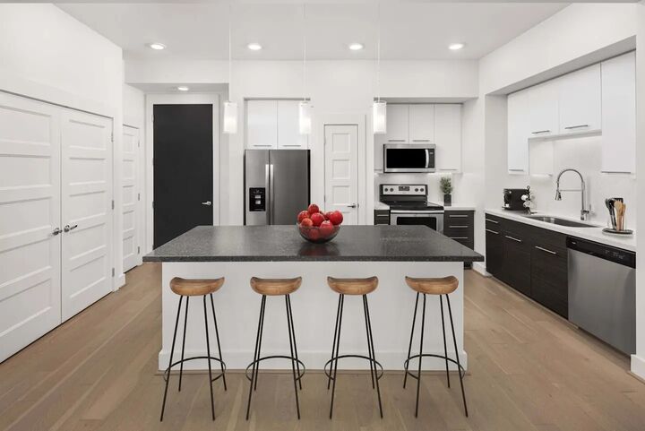 Property Photo: 2727 Travis Street 850 TX 77006