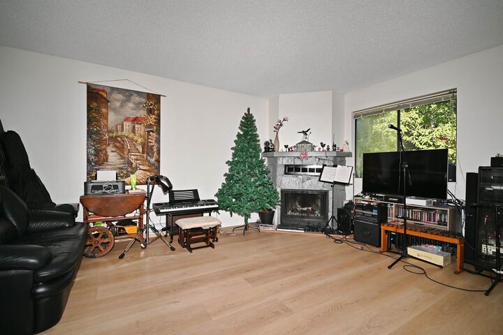 Property Photo: 7144 133B Street 210 BC V3W 8A4