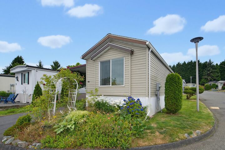 Property Photo: 15875 20 Avenue 38 BC V4A 2B1