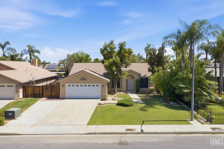 Property Photo: 12514 Sawtooth Avenue CA 93312