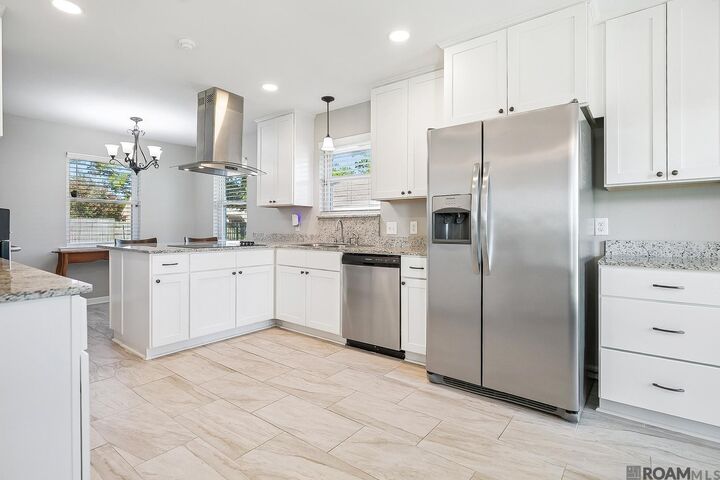 Property Photo:  9866 Azrok Ave  LA 70809 