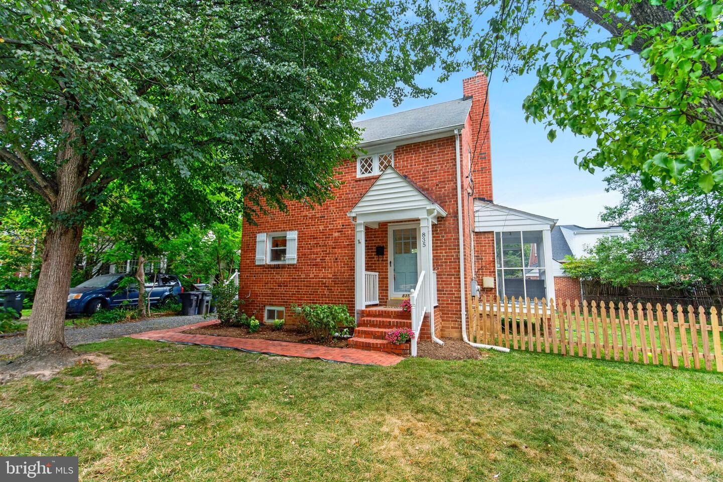 Property Photo: 835 N Buchanan Street VA 22203