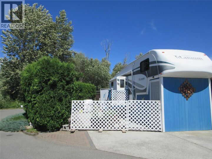 Property Photo: 415 Commonwealth Road 859 BC V4V 1P4
