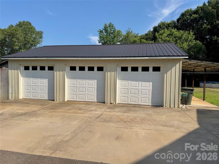 Property Photo:  917 W Pine Street  SC 29702 