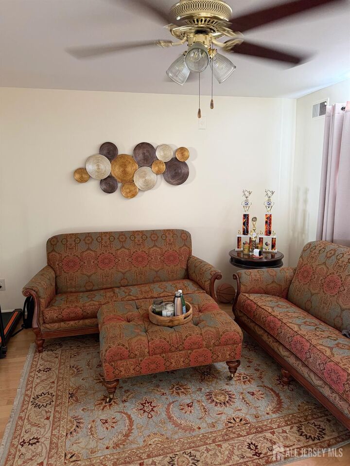 Property Photo:  36 Netherwood Circle  NJ 08820 