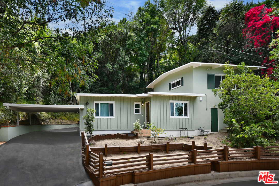 Property Photo:  15170 Encanto Dr  CA 91403 