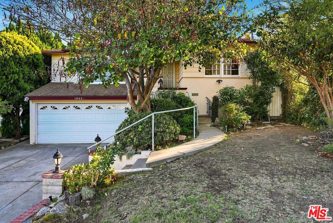 Property Photo:  1409 Thayer Ave  CA 90024 