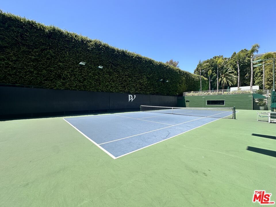 Property Photo: 1131 Alta Loma Rd, Unit 208 CA 90069
