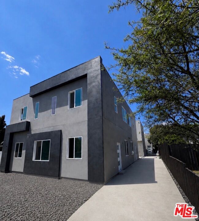 Property Photo:  11223 Tiara St  CA 91601 