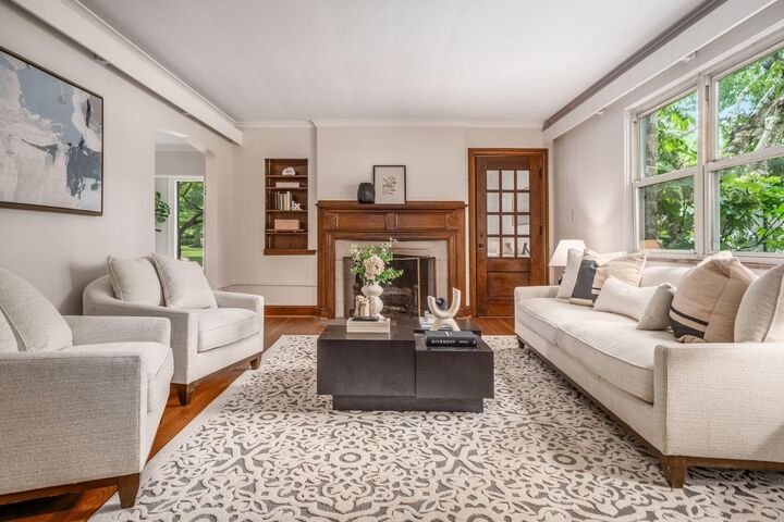 Property Photo:  870 Euclaire Avenue  OH 43209 