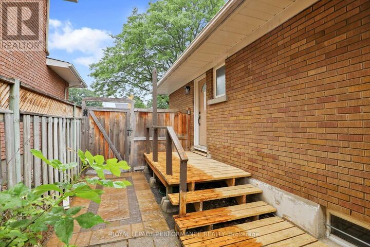 Property Photo:  934 Smyth Road  ON K1G 1P6 