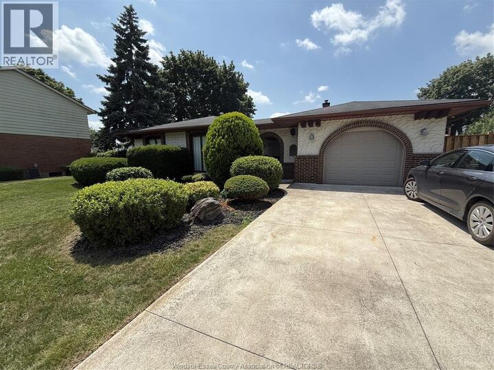 Property Photo:  377 Fairway  ON N8N 2Y9 