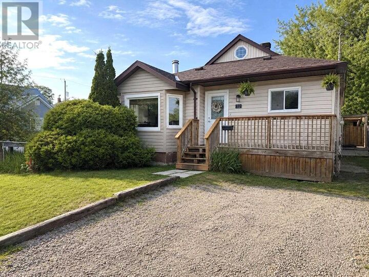 Property Photo: 32 Champlain St ON P6B 3T7