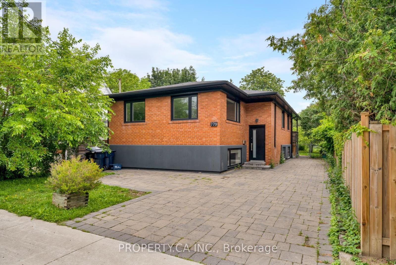 Property Photo:  779 Willowdale Avenue  ON M2N 5B5 