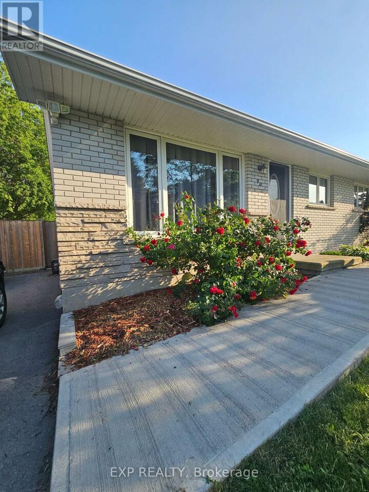 Property Photo:  90 Morenz Crescent  ON K7K 2X3 