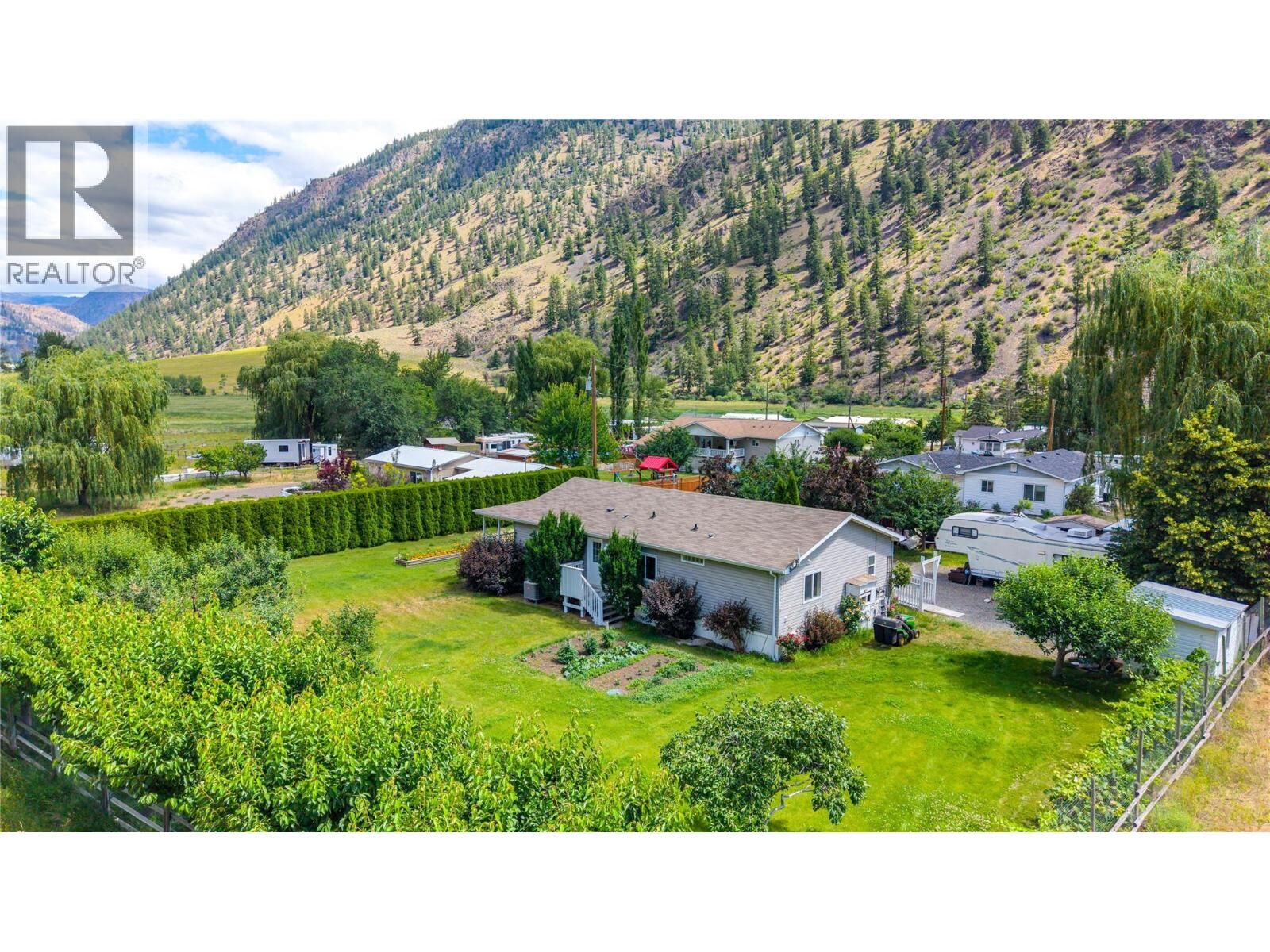 Property Photo: 1526 Main Street North BC V0X 1N6