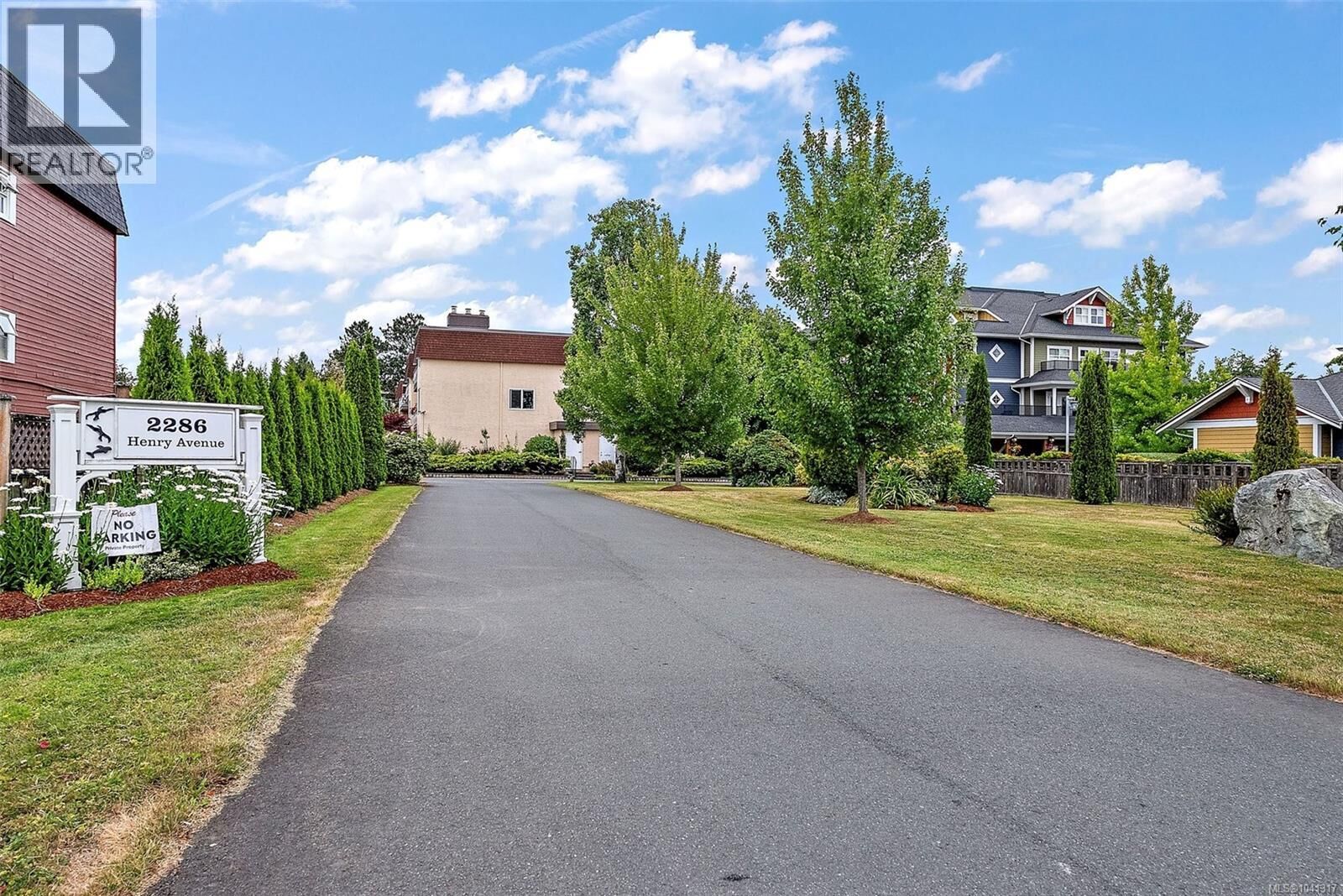 Property Photo: 2286 Henry Avenue 204 BC V8L 2B2