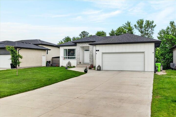 Property Photo: 7 A Langevin Road MB R5H 1A4