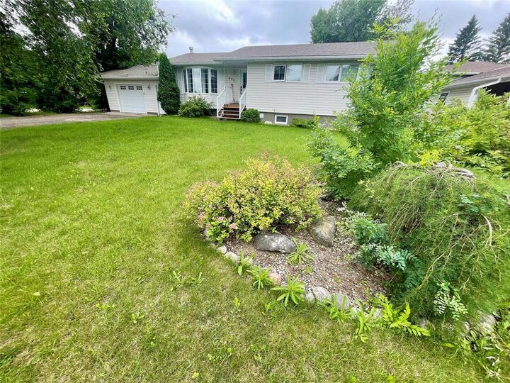 Property Photo: 433 Calvert Avenue West MB R0K 0H0