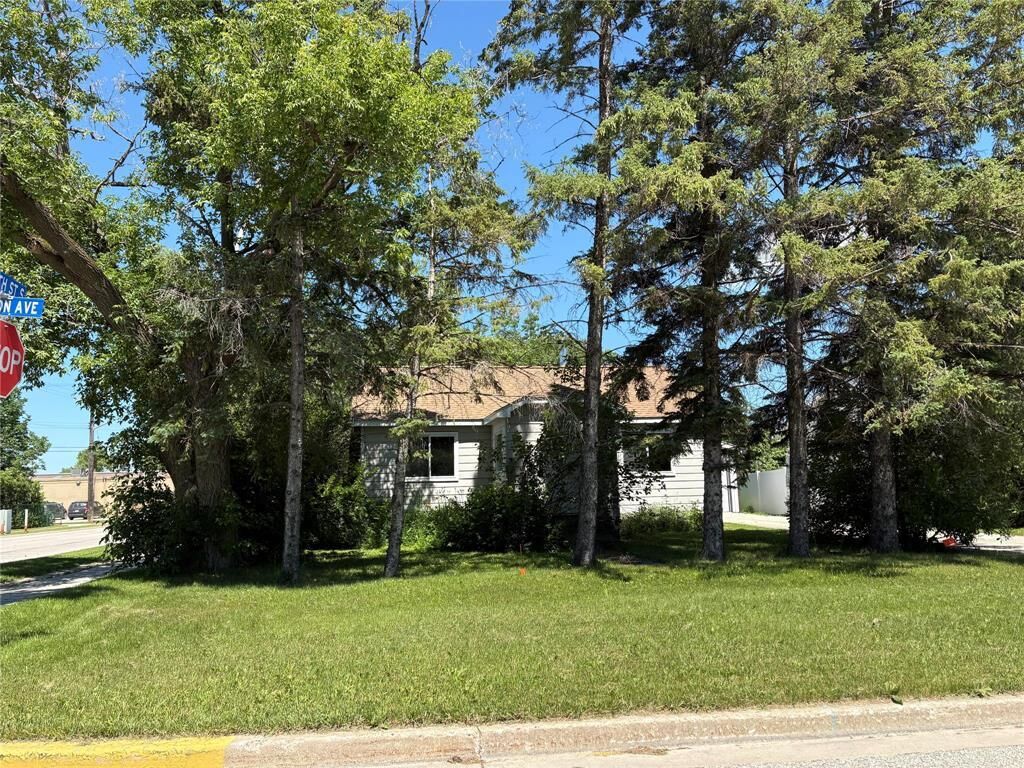 Property Photo: 803 Ashton Avenue MB R0E 0C0