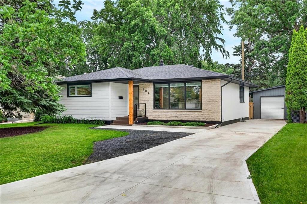 Property Photo: 104 Wordsworth Way MB R3K 0K4