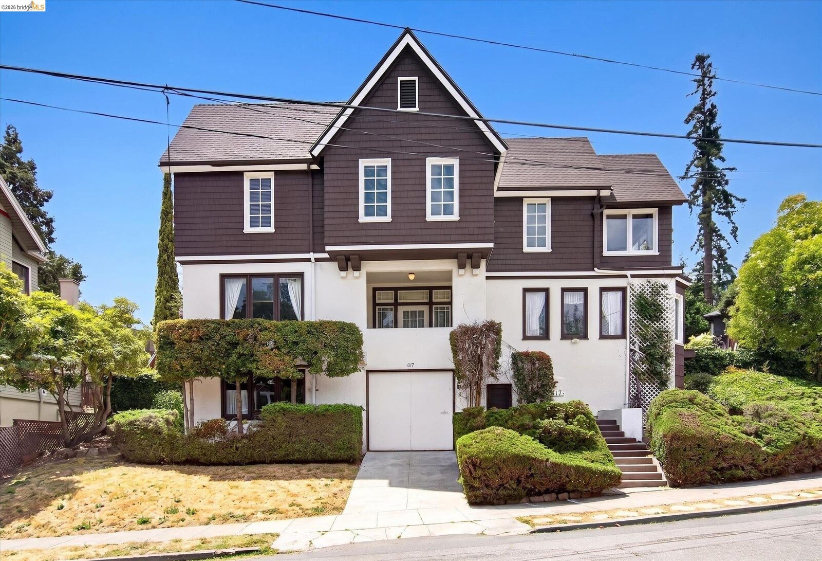Property Photo: 617 Boulevard Way CA 94610