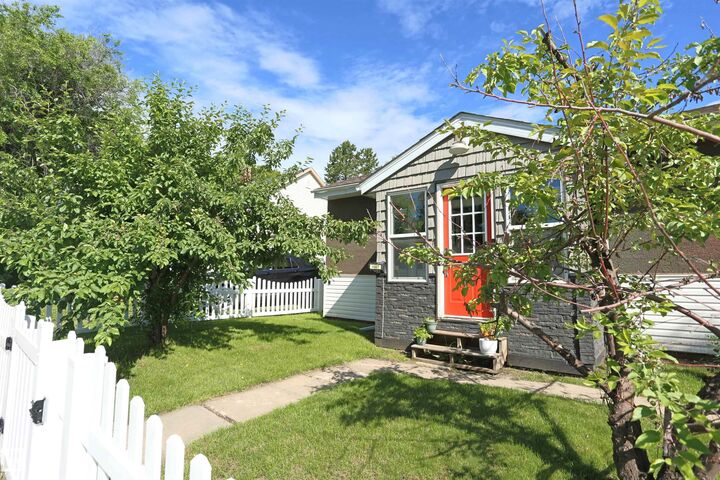 Property Photo: 4807 53 Avenue AB T7Z 1C5