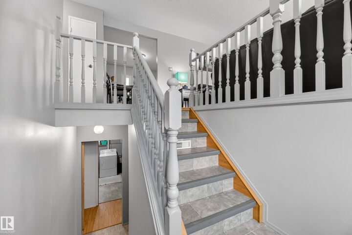 Property Photo:  2027 38 Street NW  AB T6L 3G9 