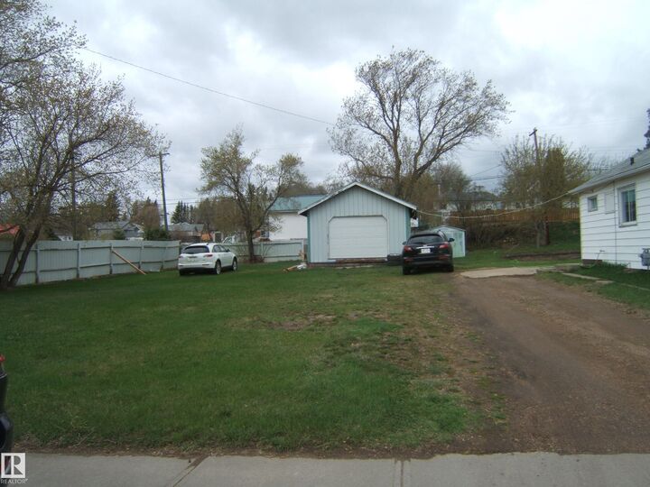Property Photo:  4614 47 Avenue  AB T0B 4K0 