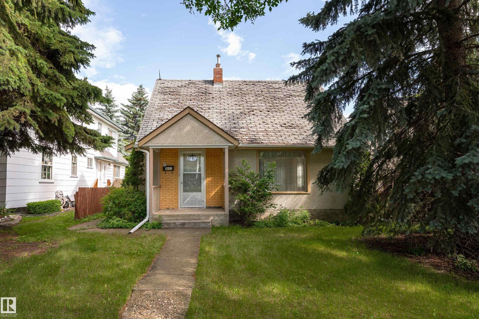 Property Photo: 9642 72 Avenue NW AB T6E 0Y6