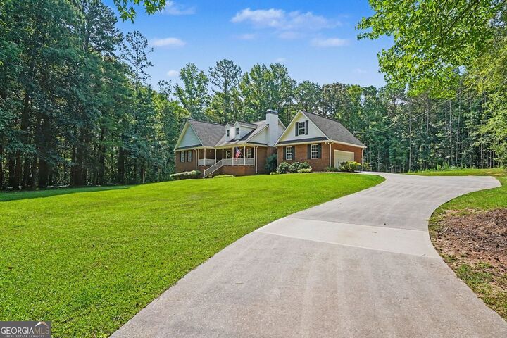 Property Photo: 758 Hemphill Road GA 30281