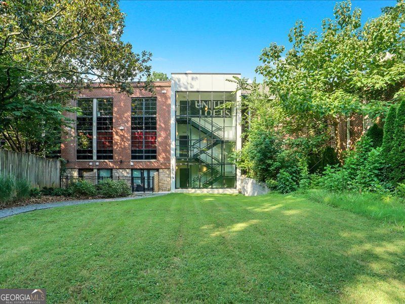 Property Photo: 1065 United Avenue SE 303 GA 30316