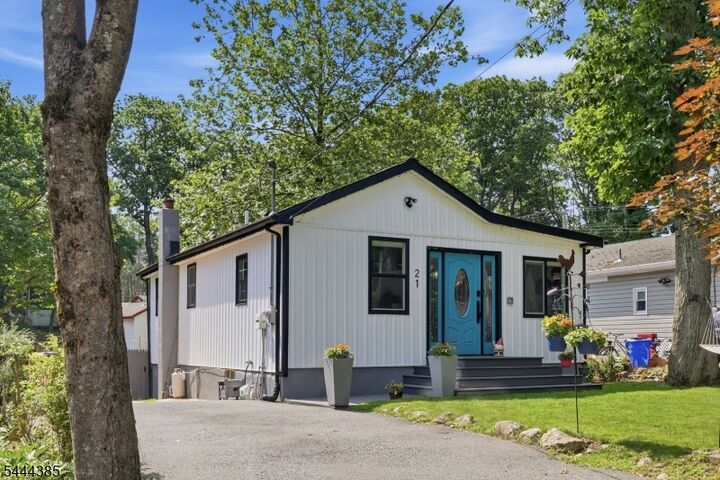 Property Photo: 21 Bucknell Way NJ 07843