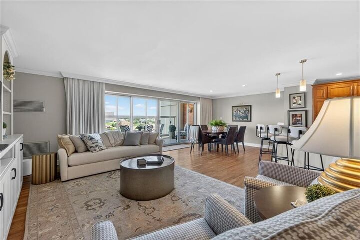 Property Photo: 121 W 48th Street 808 MO 64112