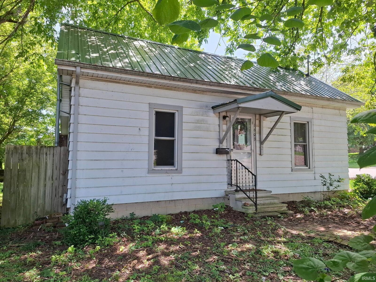 Property Photo:  1603 Tell St Street  IN 47586 