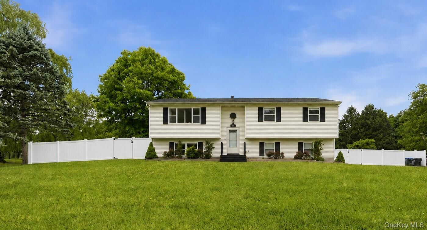 Property Photo:  11 Chandler Drive  NY 10918 