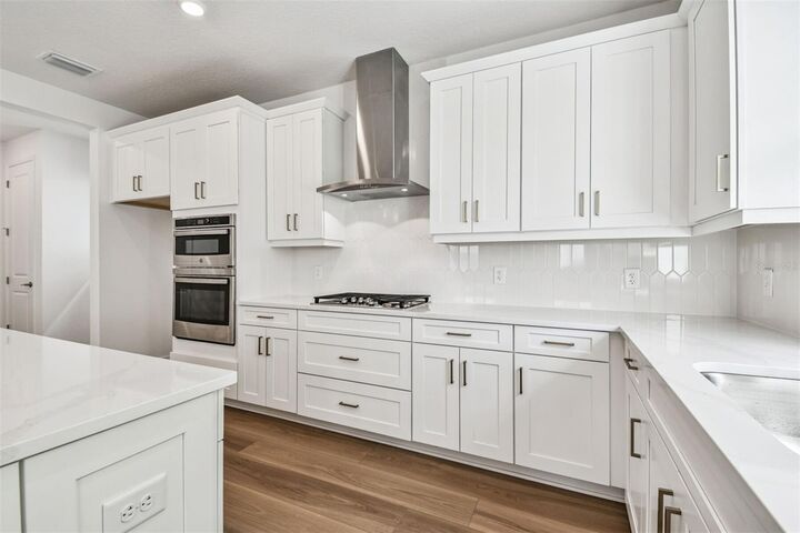 Property Photo: 7571 Hawkstone Drive FL 34241